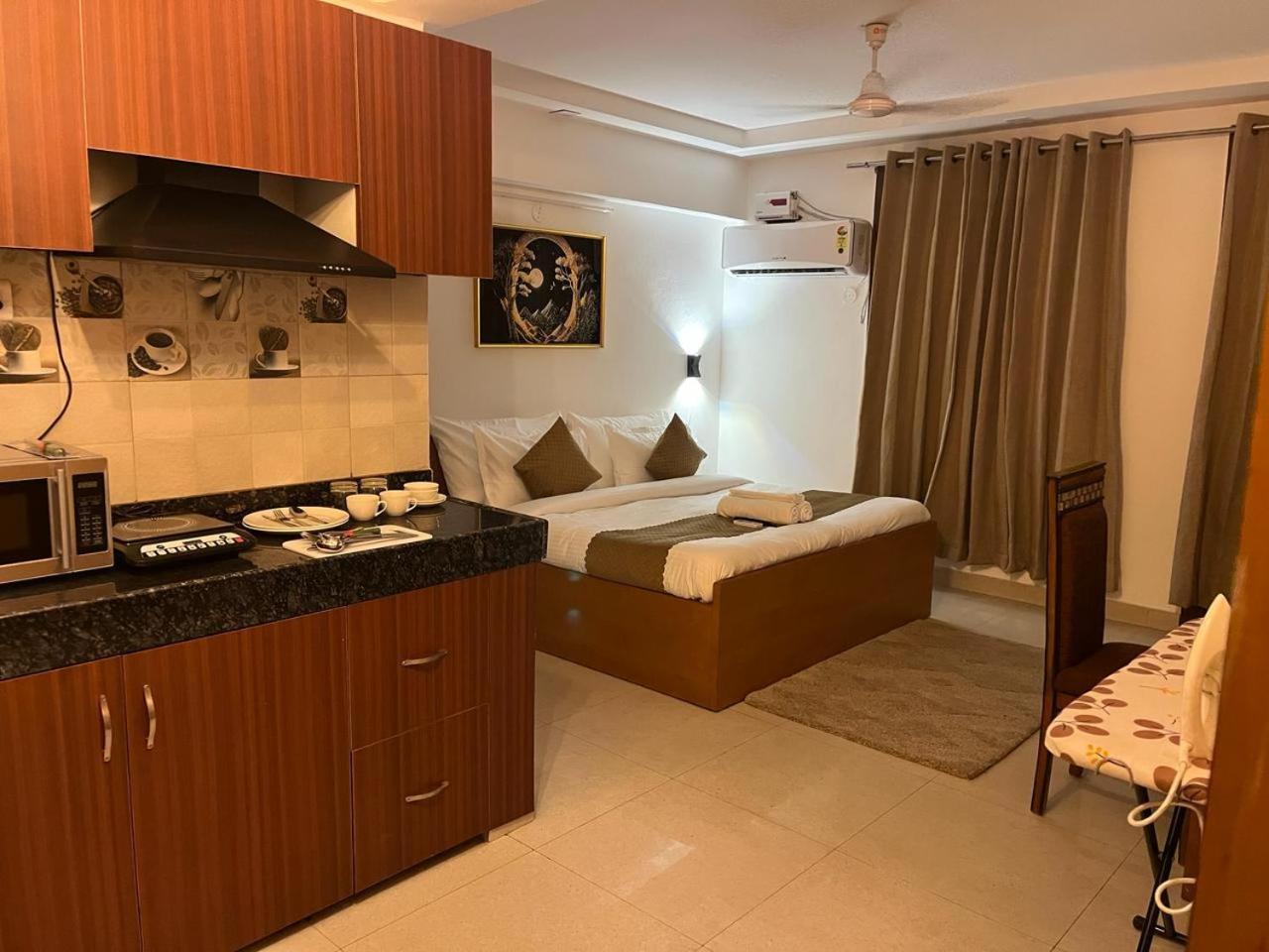 Aura Luxury Studio I Couple Friendly I Near Golf Course Road, Sector 57, Gurgaon Exterior foto