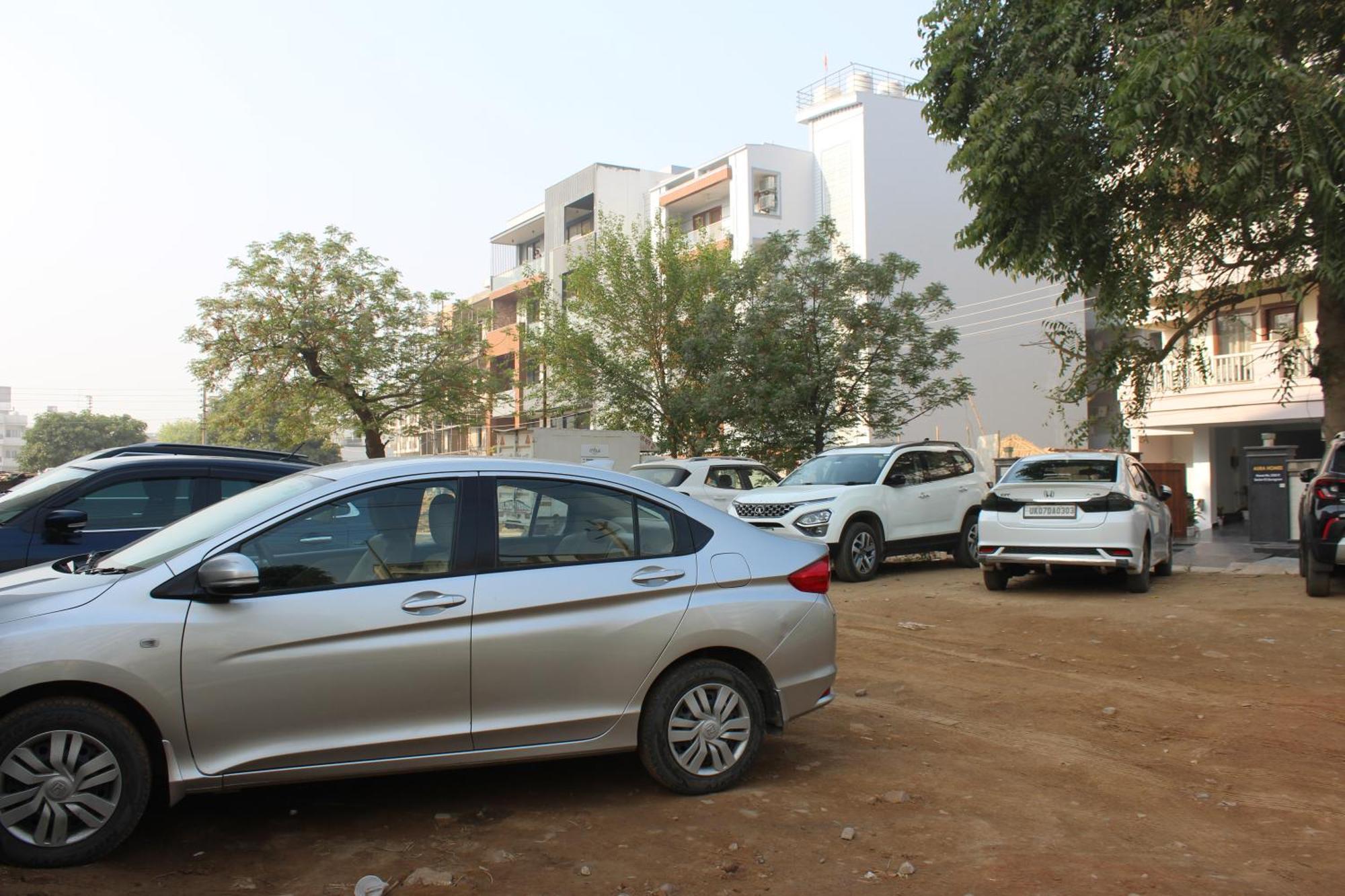 Aura Luxury Studio I Couple Friendly I Near Golf Course Road, Sector 57, Gurgaon Exterior foto