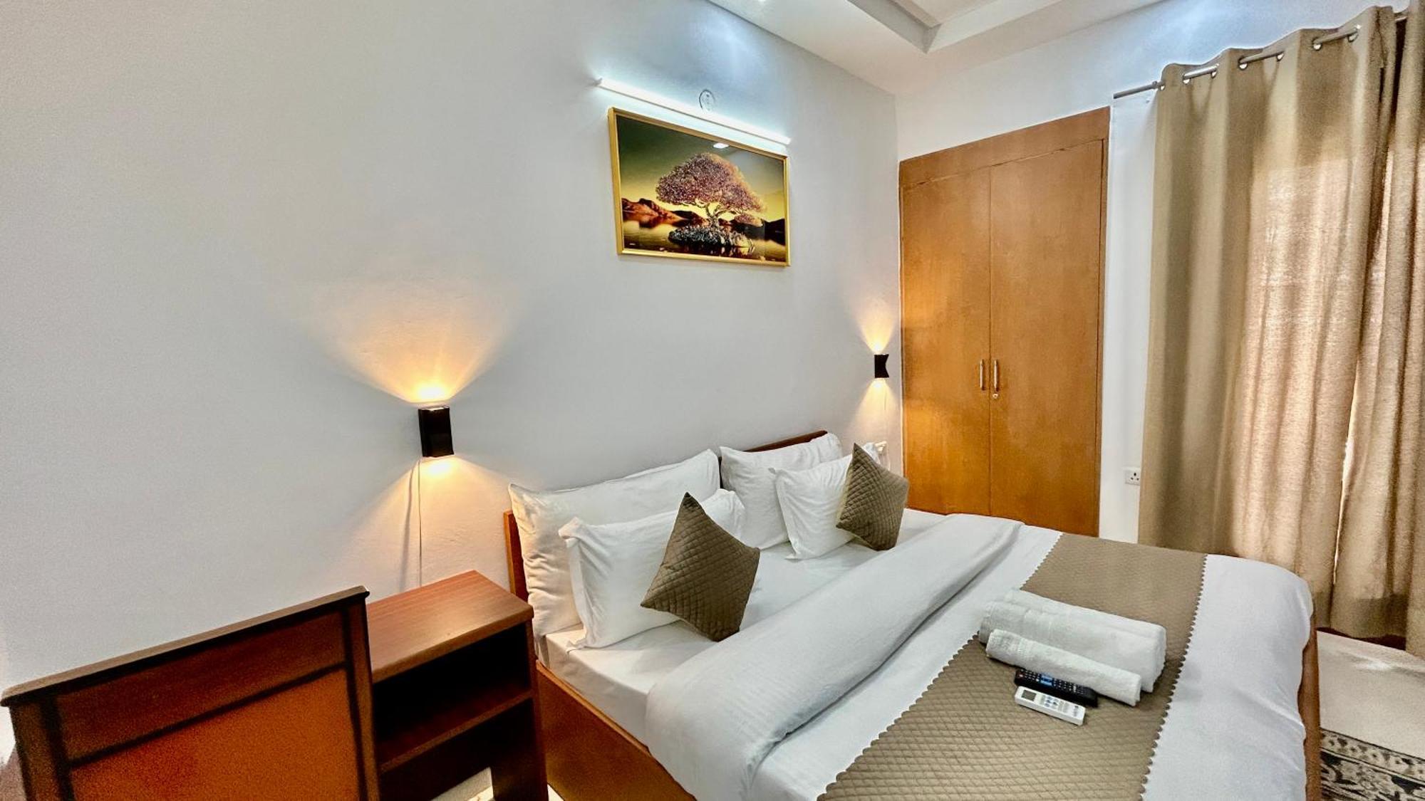 Aura Luxury Studio I Couple Friendly I Near Golf Course Road, Sector 57, Gurgaon Exterior foto